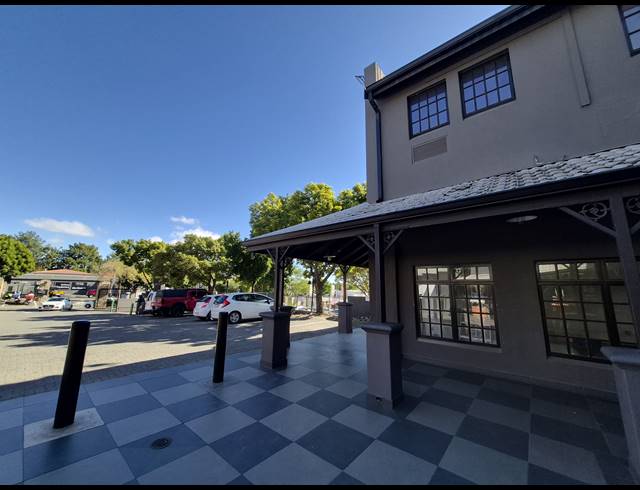 127M² OFFICE TO LET IN PARKMORE